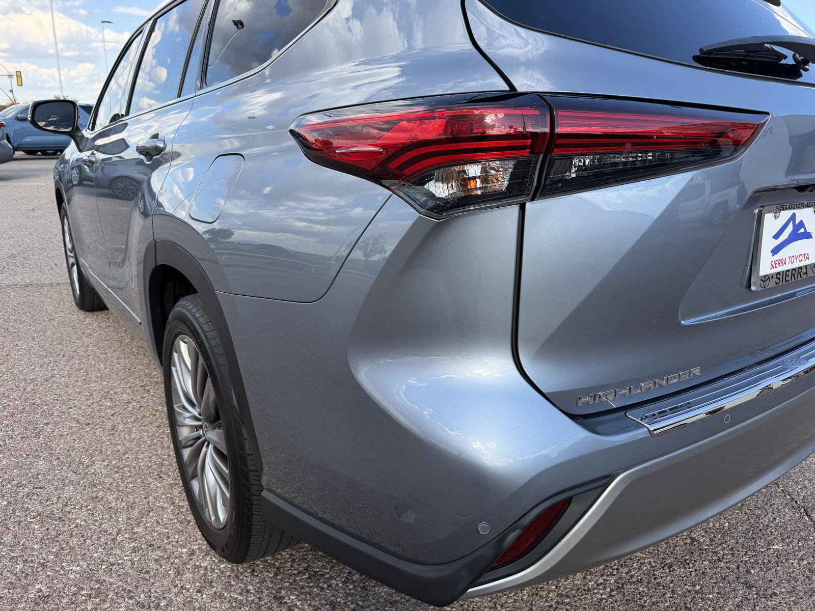 Used 2021 Toyota Highlander Platinum FWD image 11