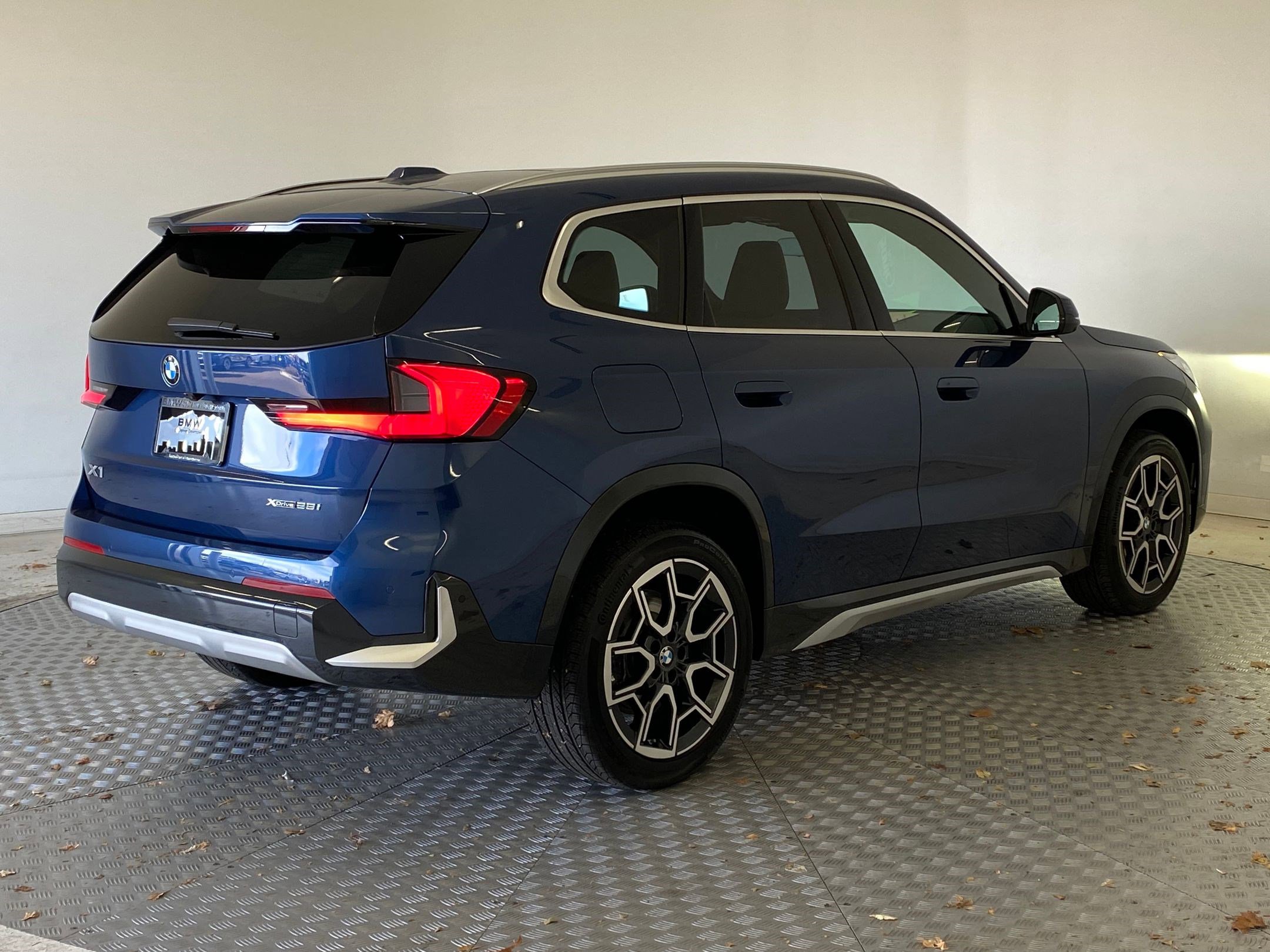 Used 2025 BMW X1 xDrive28i w/ Premium Package image 8