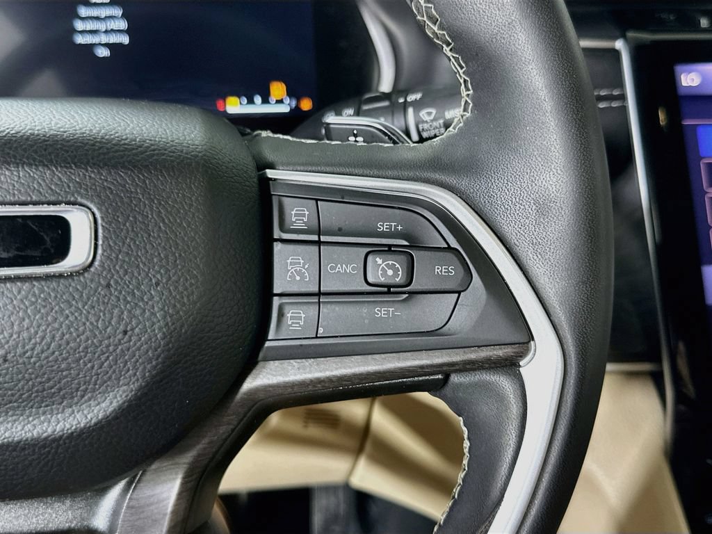 Used 2023 Jeep Grand Cherokee L Limited w/ Black Appearance Package AWD/4WD image 26