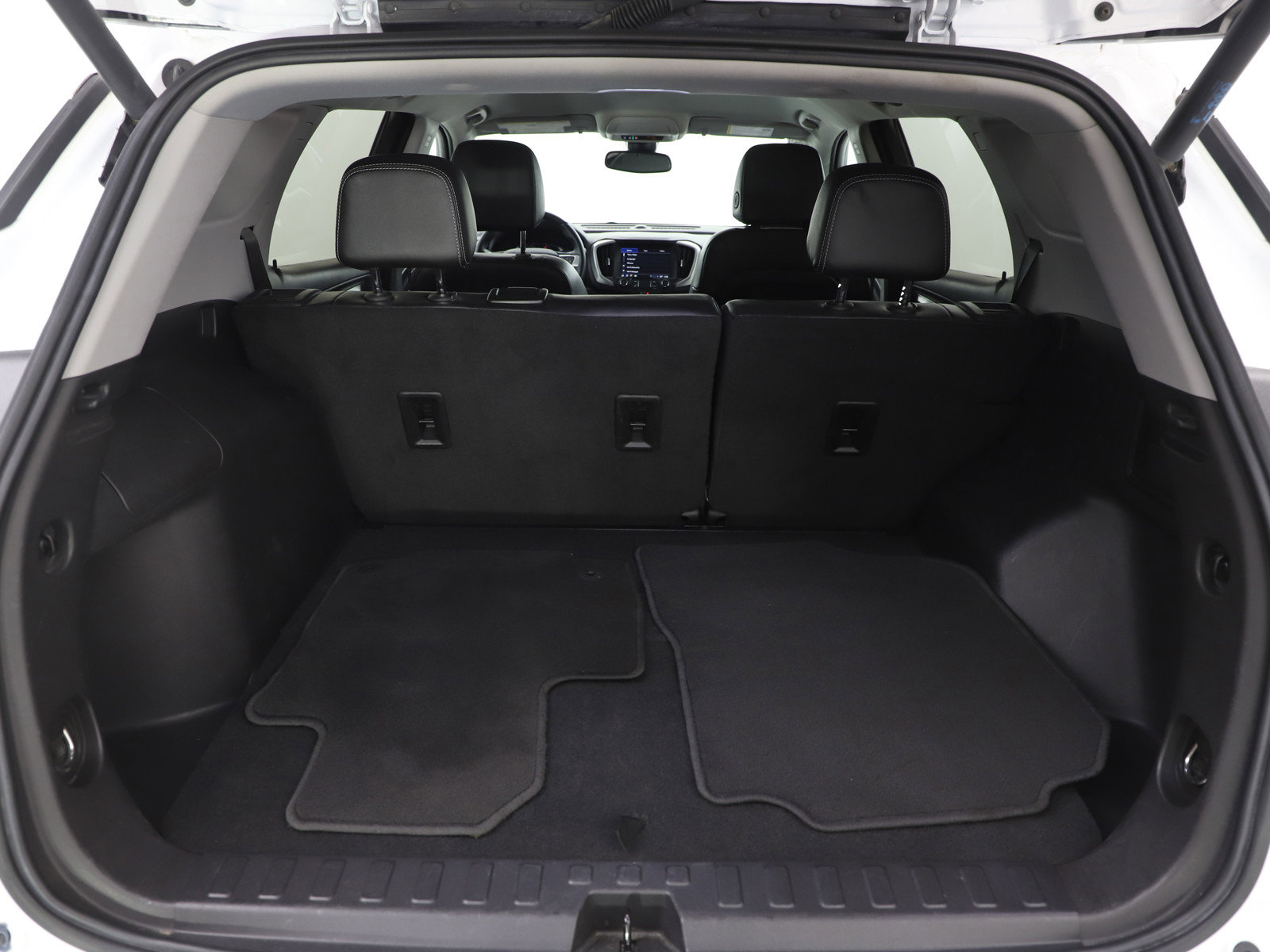 Used 2024 GMC Terrain SLT image 18