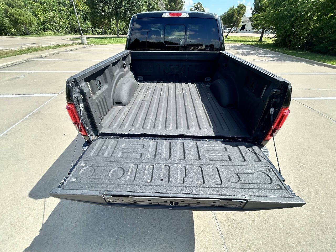 Used 2015 Ford F150 Lariat w/ Equipment Group 502A Luxury AWD/4WD image 10