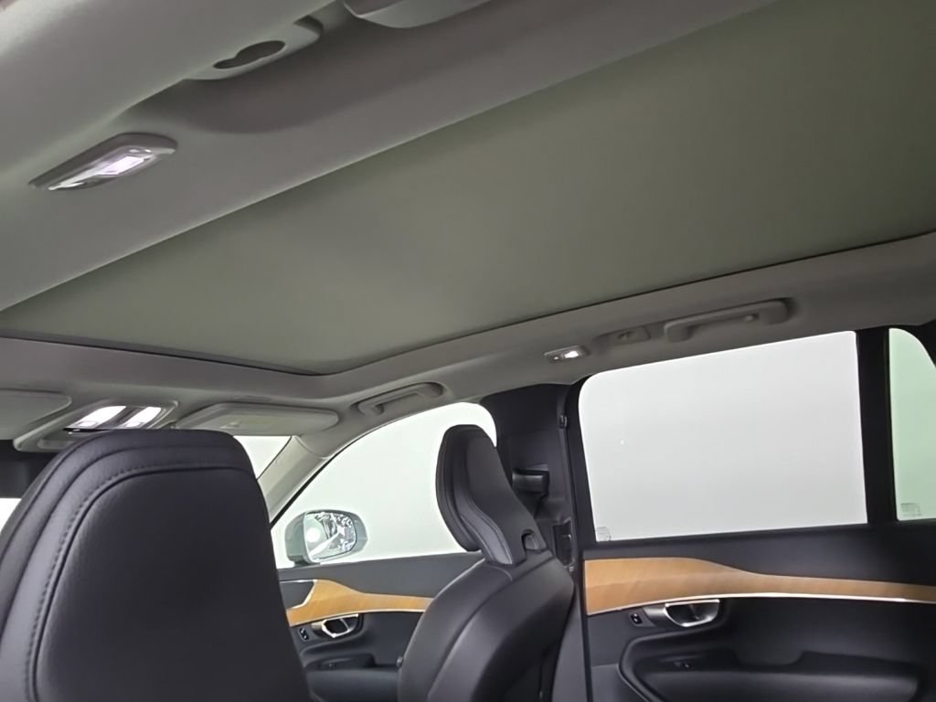 Certified 2024 Volvo XC90 T8 Plus w/ Protection Package Premier AWD/4WD image 18