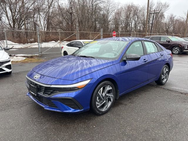 Certified 2025 Hyundai Elantra Sport image 3