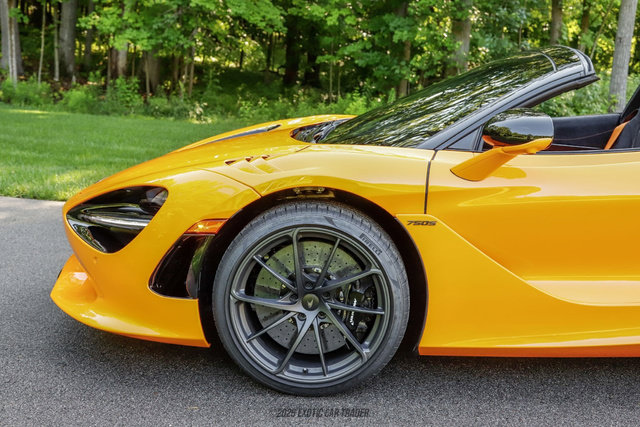 Used 2026 McLaren 750S Spider RWD image 4
