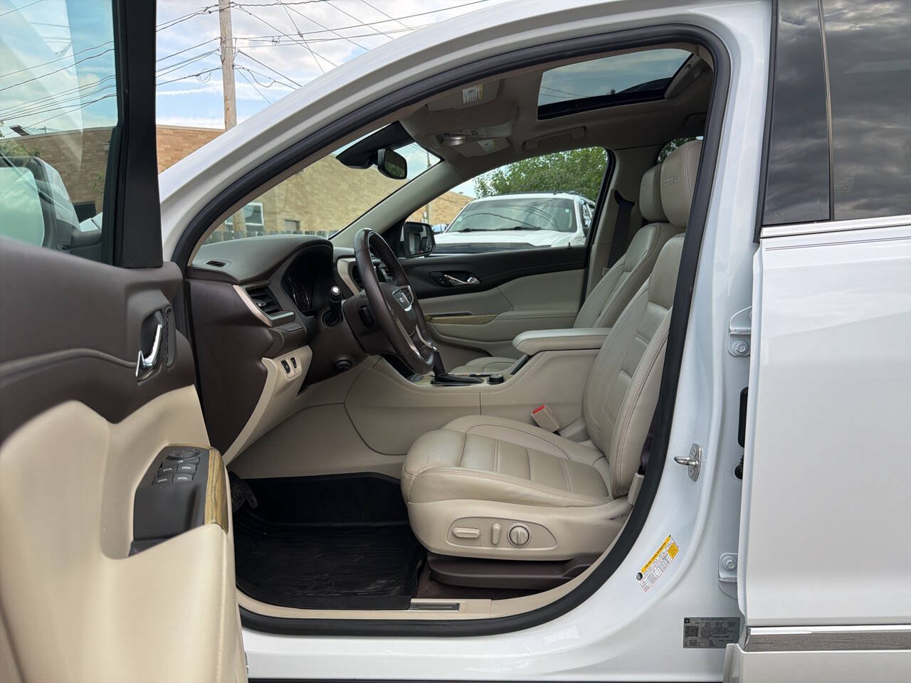 Used 2019 GMC Acadia Denali w/ Technology Package FWD image 25