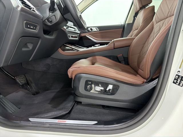 Used 2025 BMW X7 xDrive40i w/ Parking Assistance Package image 14