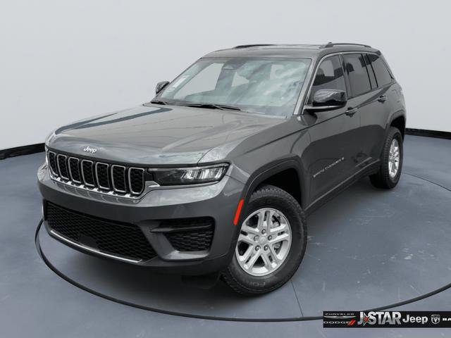 Used 2023 Jeep Grand Cherokee Laredo AWD/4WD image 1