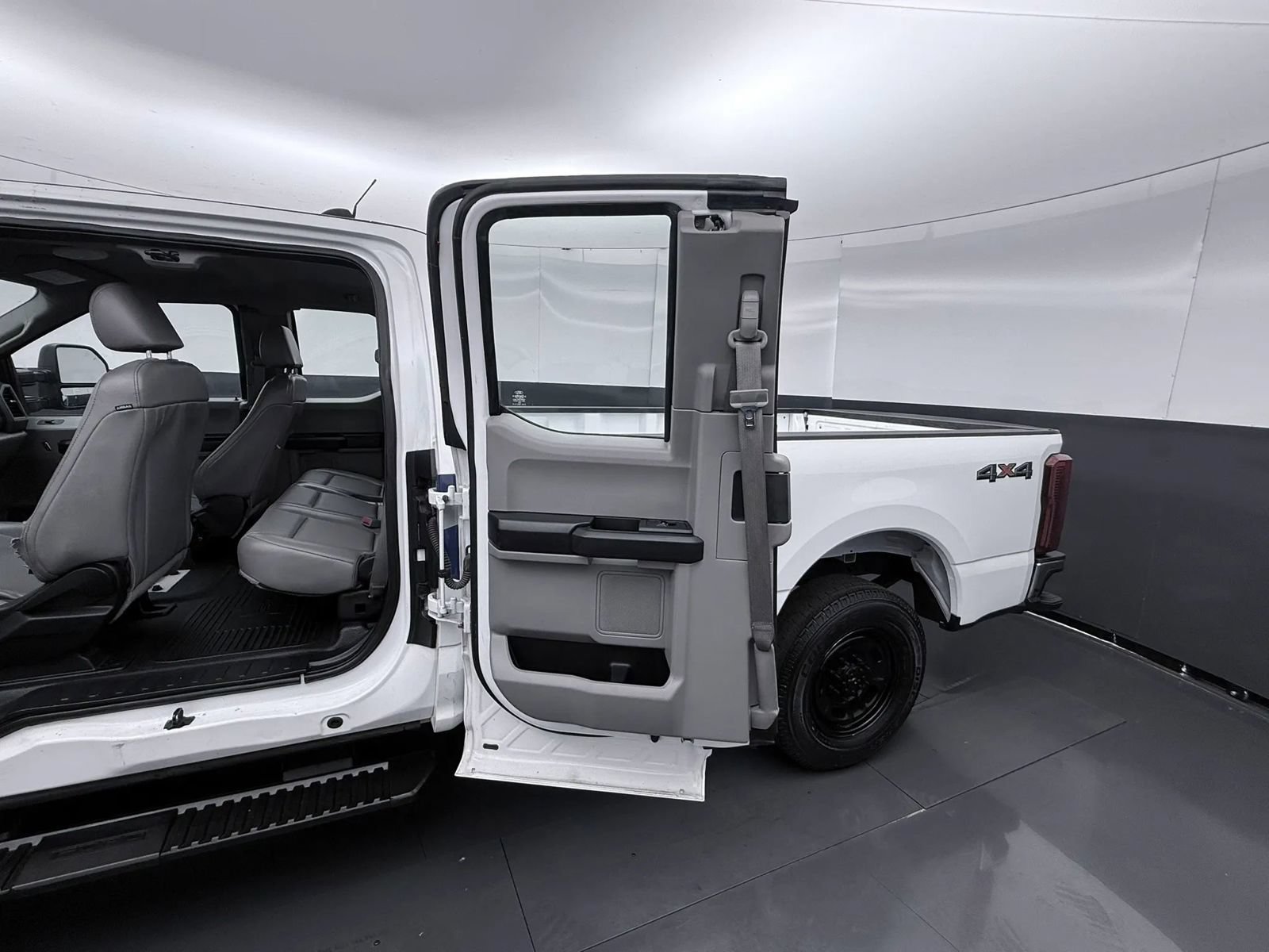 Used 2017 Ford F250 XL w/ Power Equipment Group RWD image 18