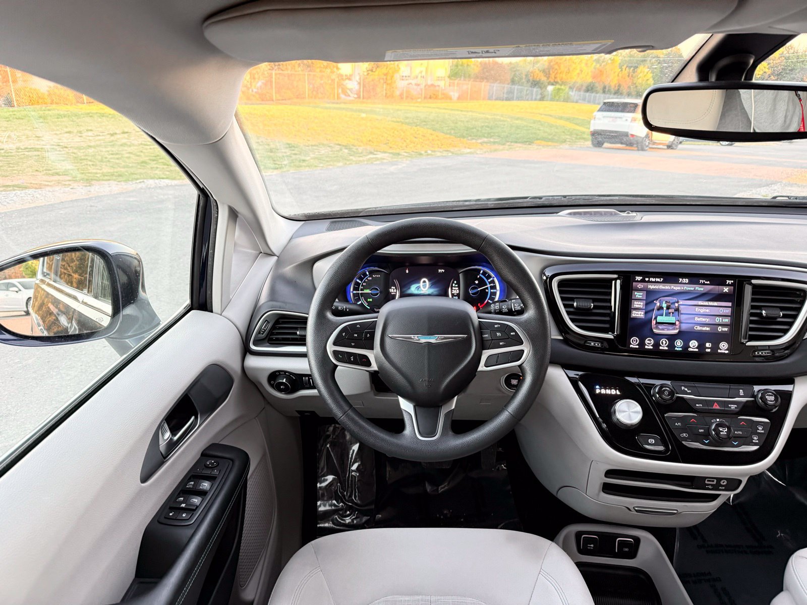 Used 2018 Chrysler Pacifica Touring Plus FWD image 32