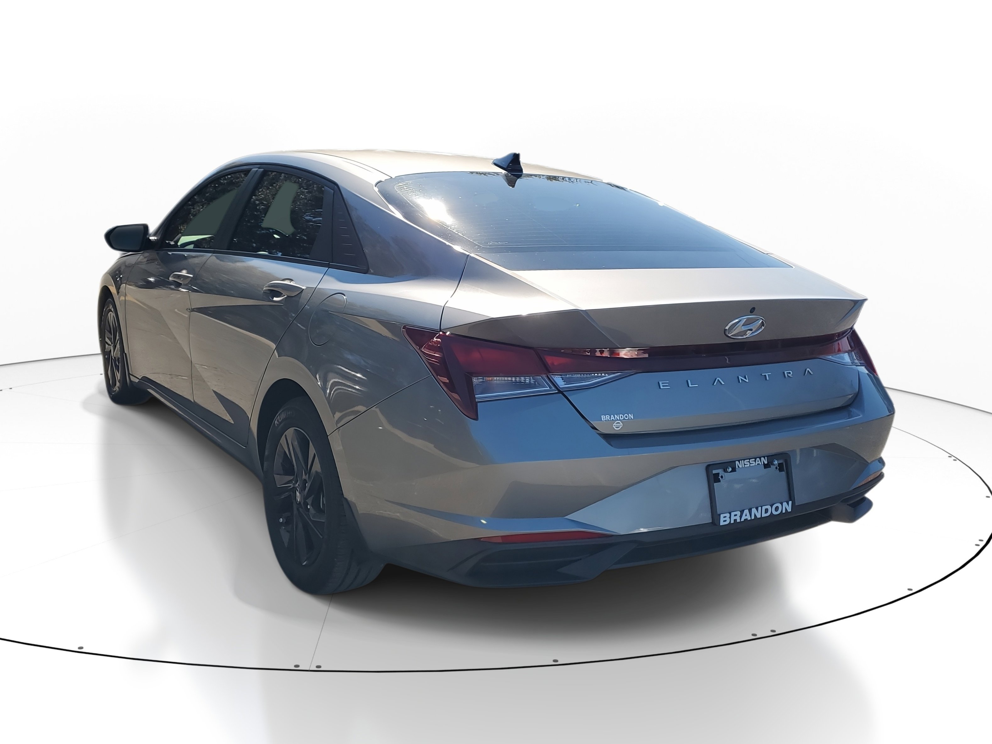 Used 2023 Hyundai Elantra SEL image 5