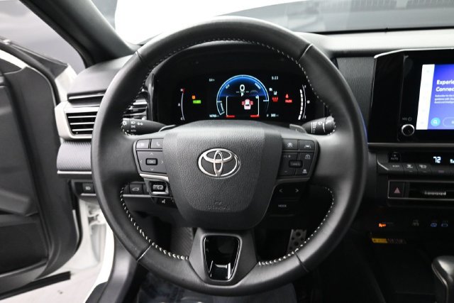 Used 2025 Toyota Camry SE FWD image 13