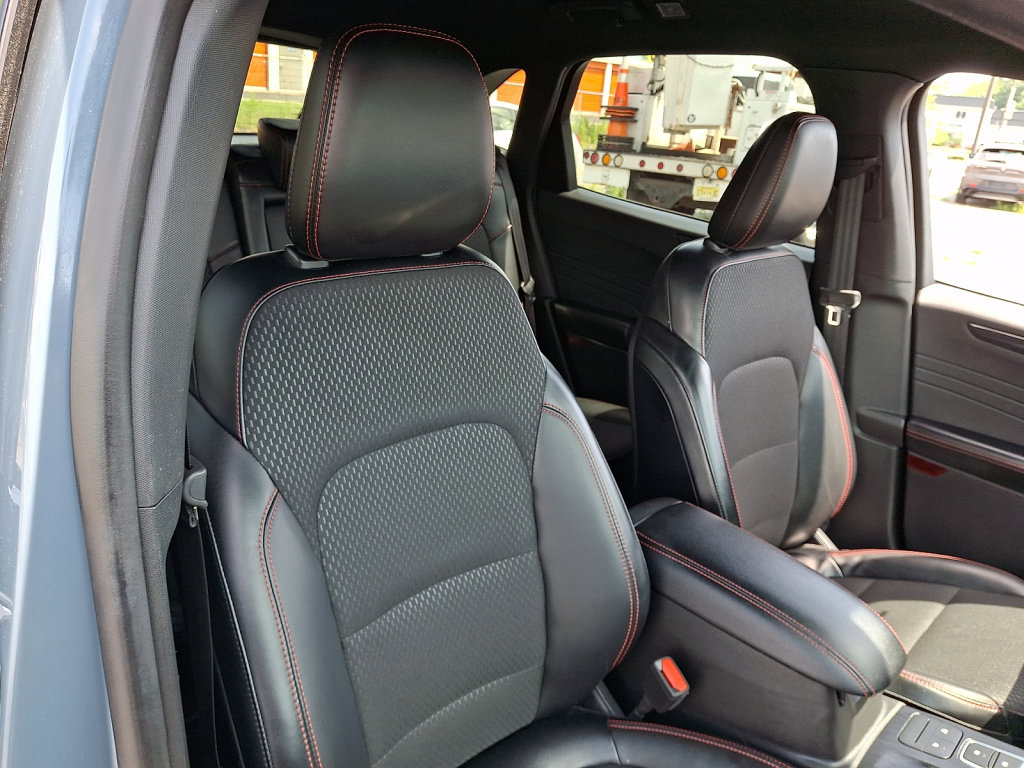 Used 2025 Ford Escape ST-Line FWD image 13