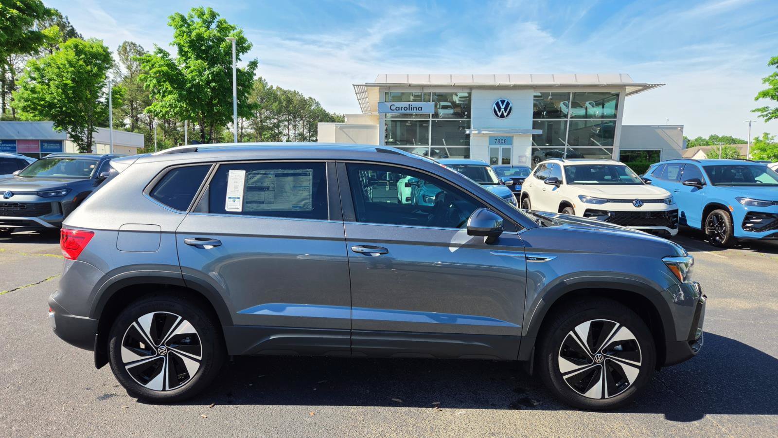 Used 2024 Volkswagen Taos SE AWD/4WD image 3