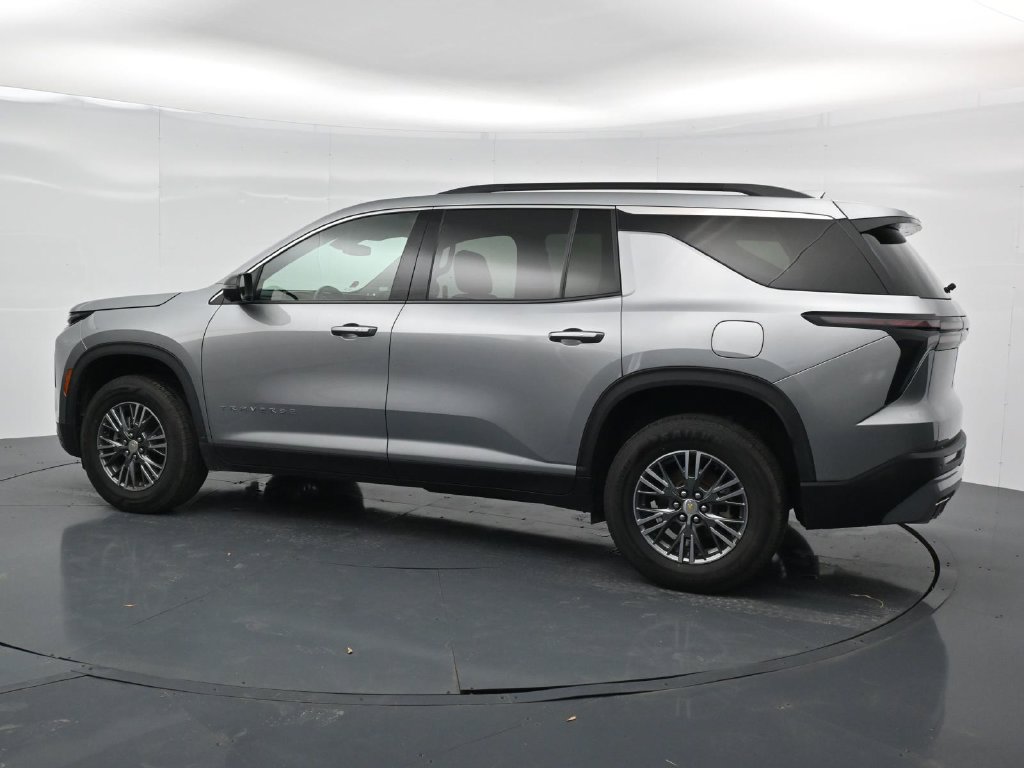 Used 2024 Chevrolet Traverse LT FWD image 4
