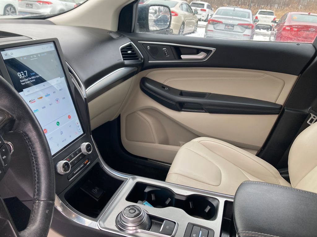 Used 2022 Ford Edge Titanium image 16