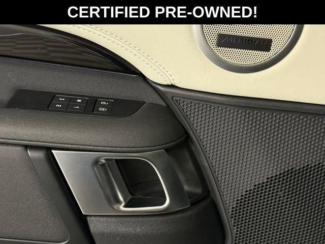 Certified 2025 Land Rover Discovery S AWD/4WD image 14