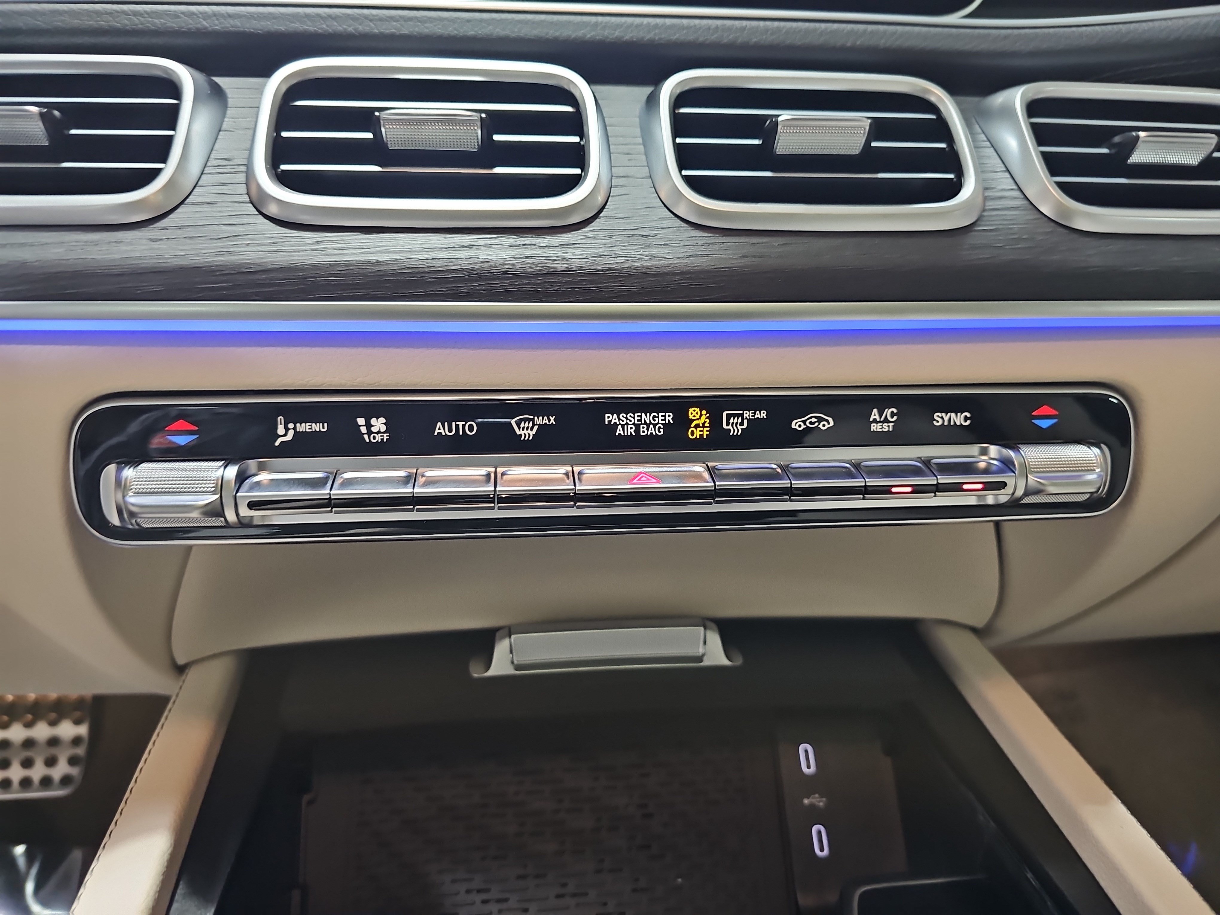 New 2026 Mercedes-Benz GLS 450 4MATIC image 23