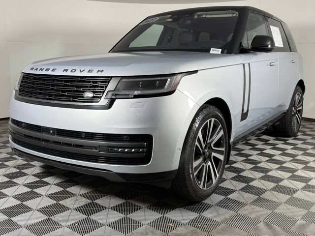 Used 2023 Land Rover Range Rover SE AWD/4WD image 2