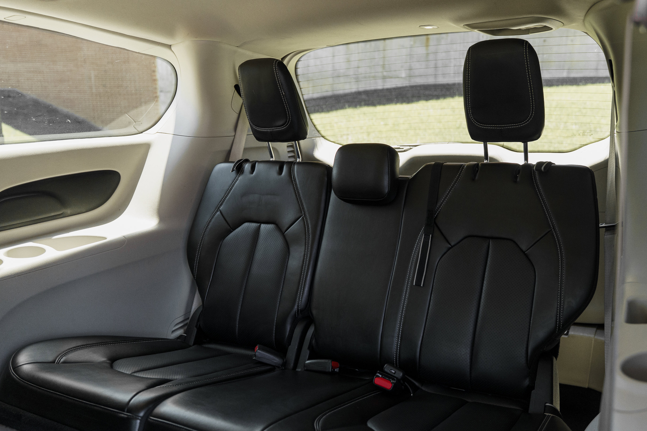 Used 2023 Chrysler Pacifica Touring-L FWD image 23