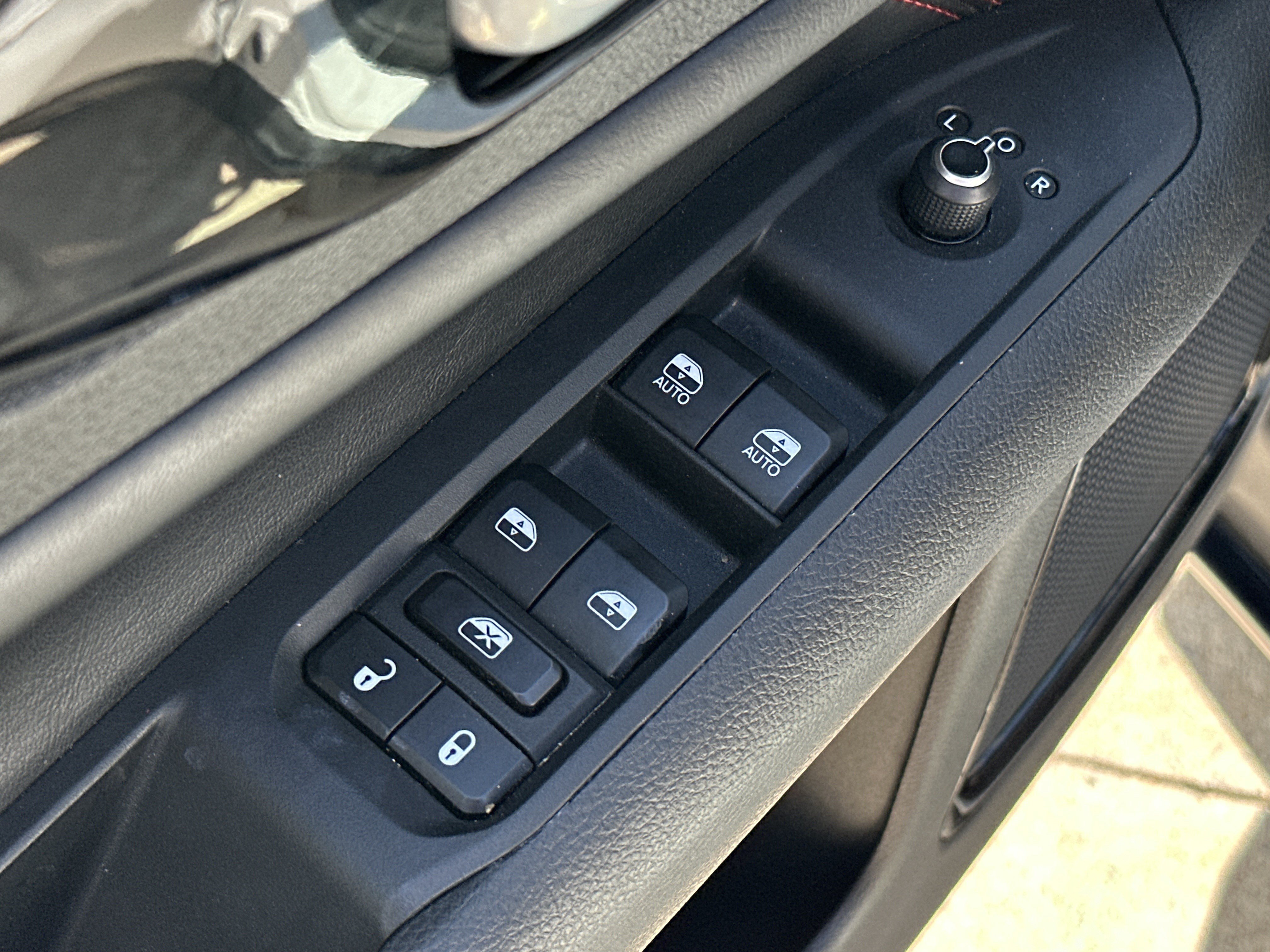 Used 2025 Jeep Compass Trailhawk AWD/4WD image 15