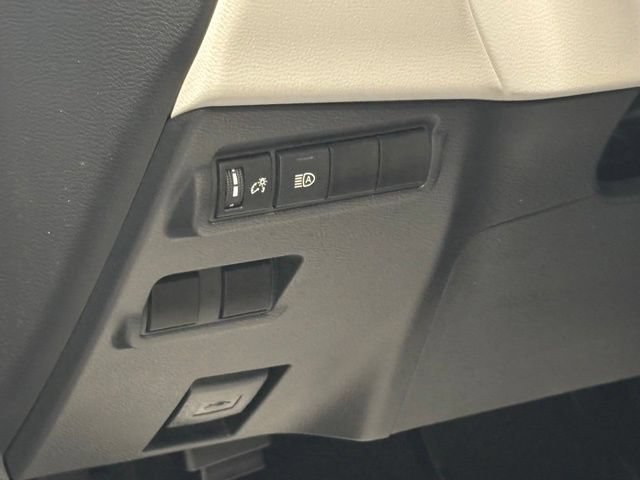 Used 2024 Toyota Corolla Cross L FWD image 17