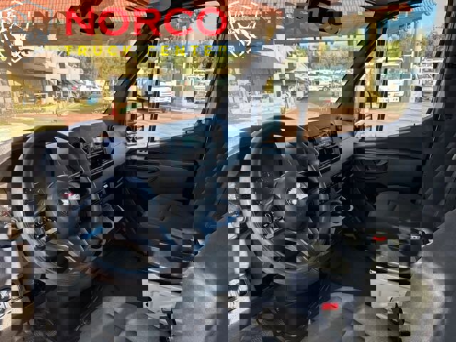 Used 2020 Freightliner Sprinter 2500 image 18