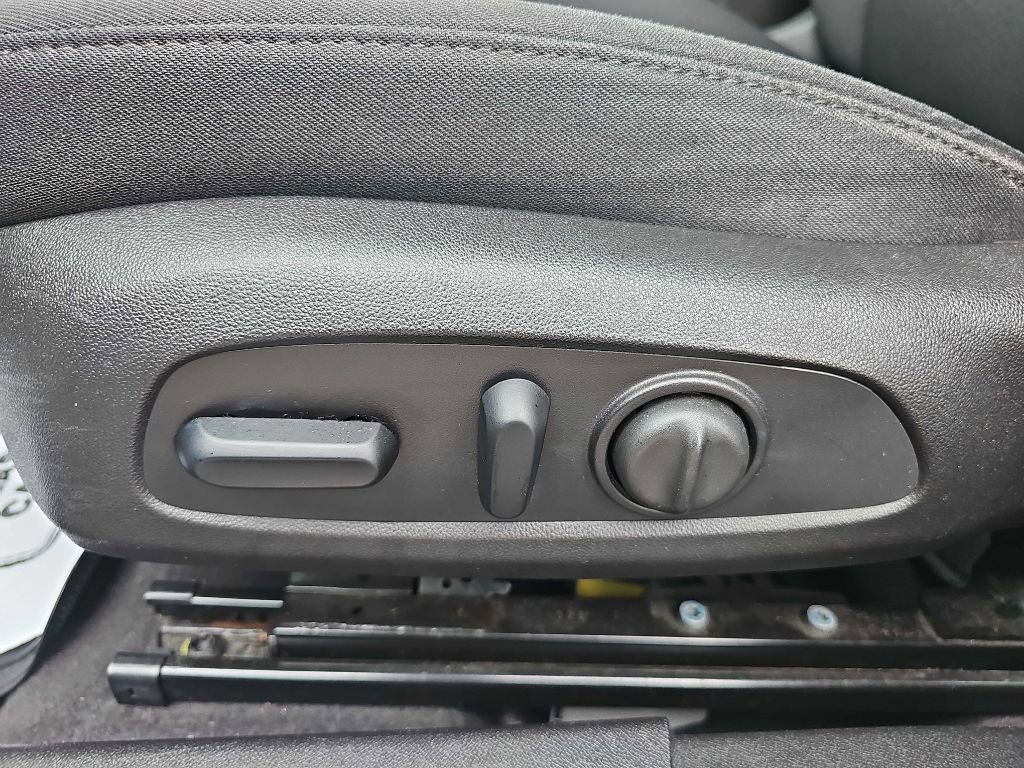 Used 2017 Chevrolet Malibu LT image 40