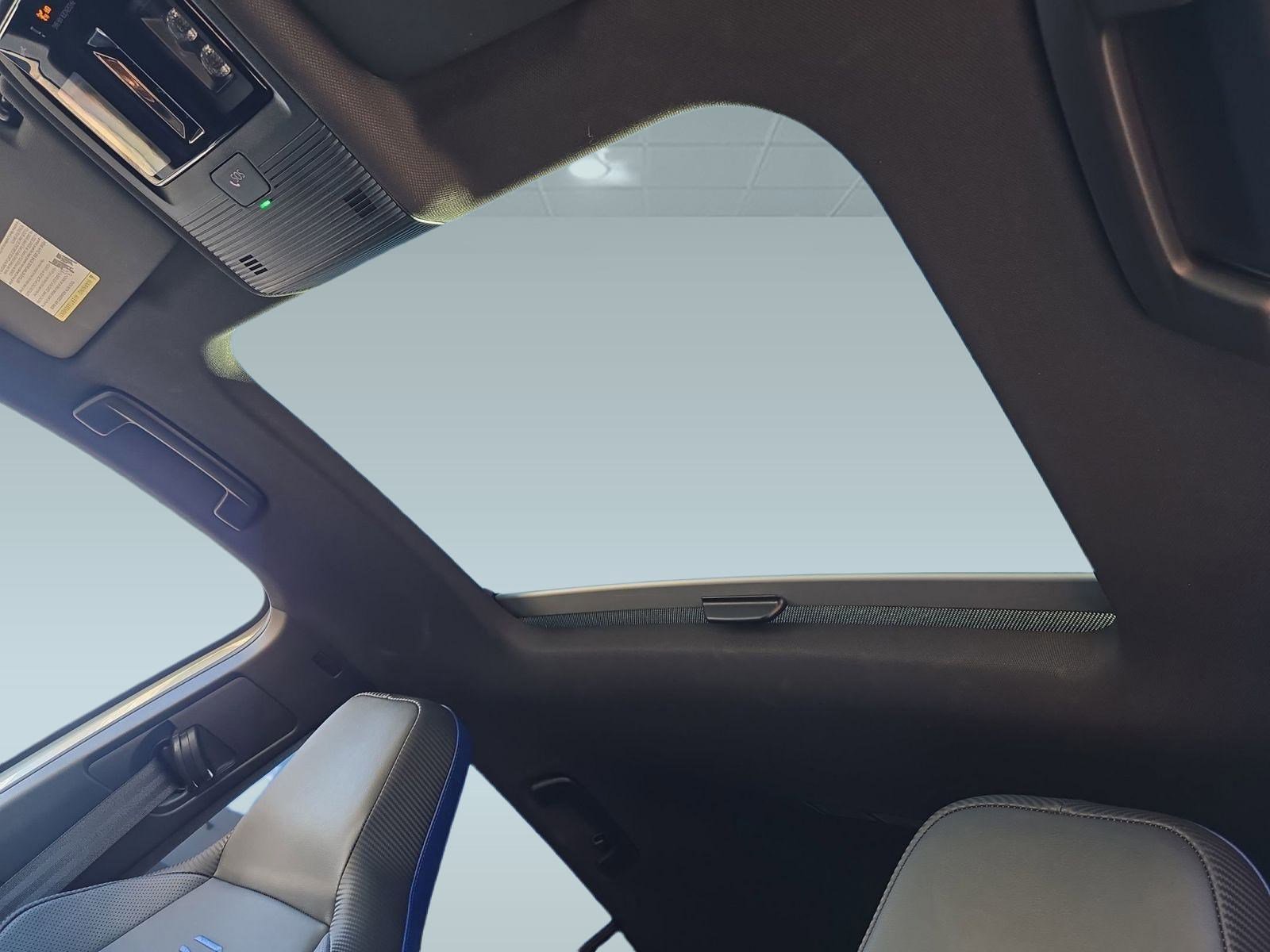 Used 2024 Volkswagen Golf R image 12