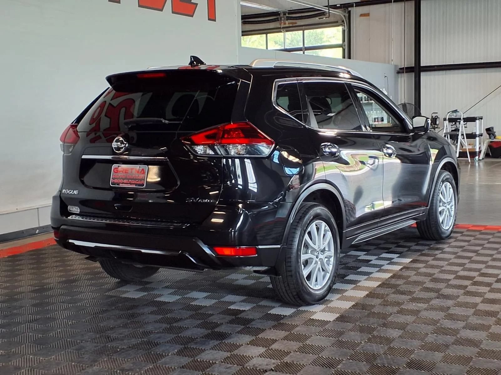 Used 2018 Nissan Rogue SV w/ Premium Package AWD/4WD image 8
