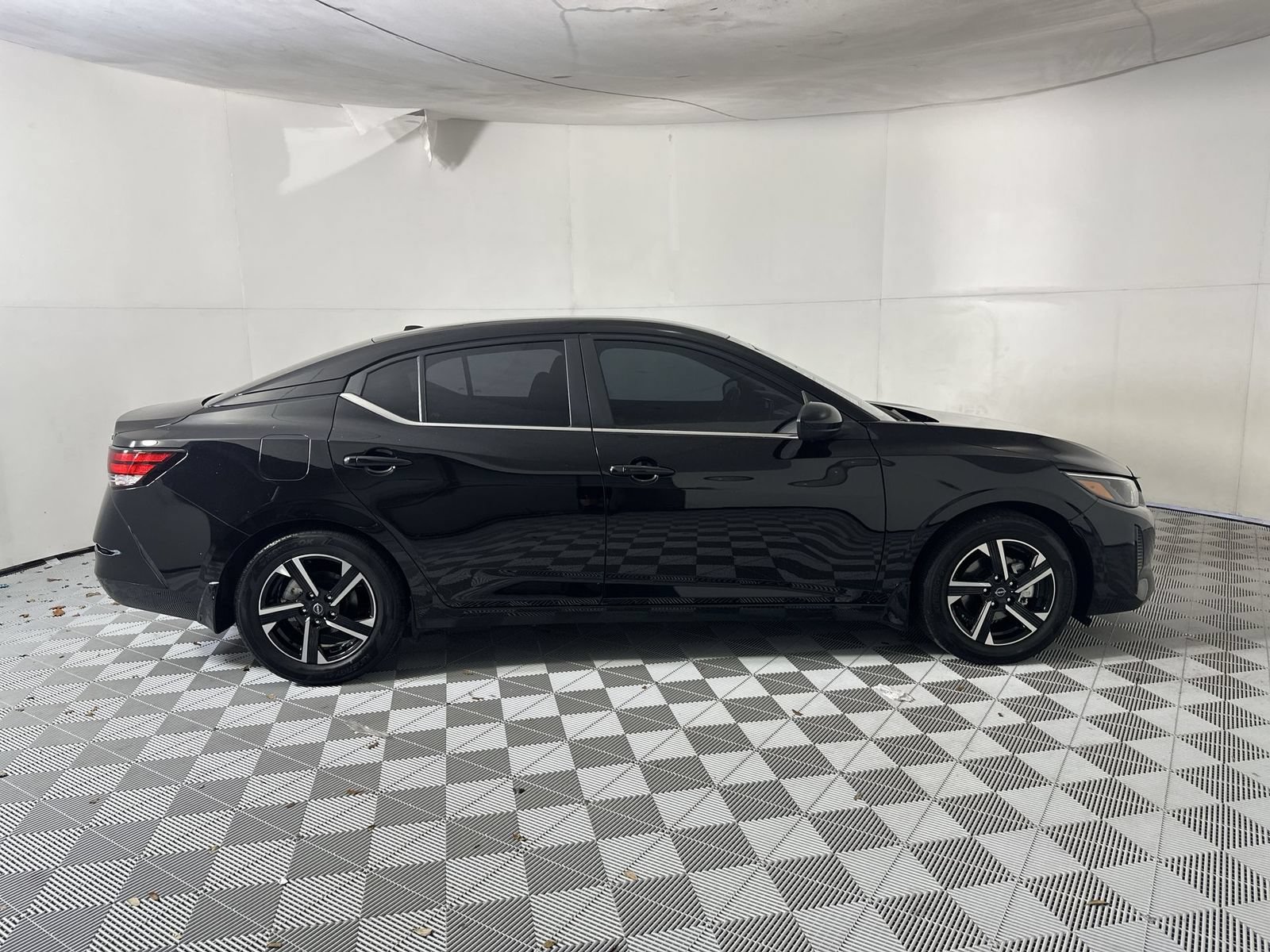 Certified 2024 Nissan Sentra SV FWD image 9