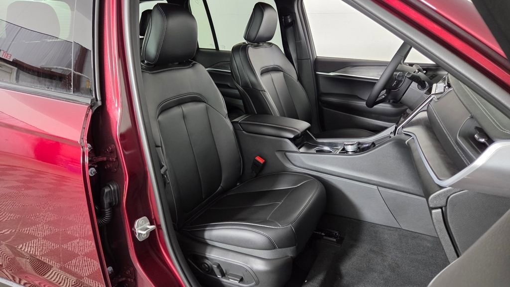 New 2025 Jeep Grand Cherokee Limited w/ Trailer Tow Package image 38