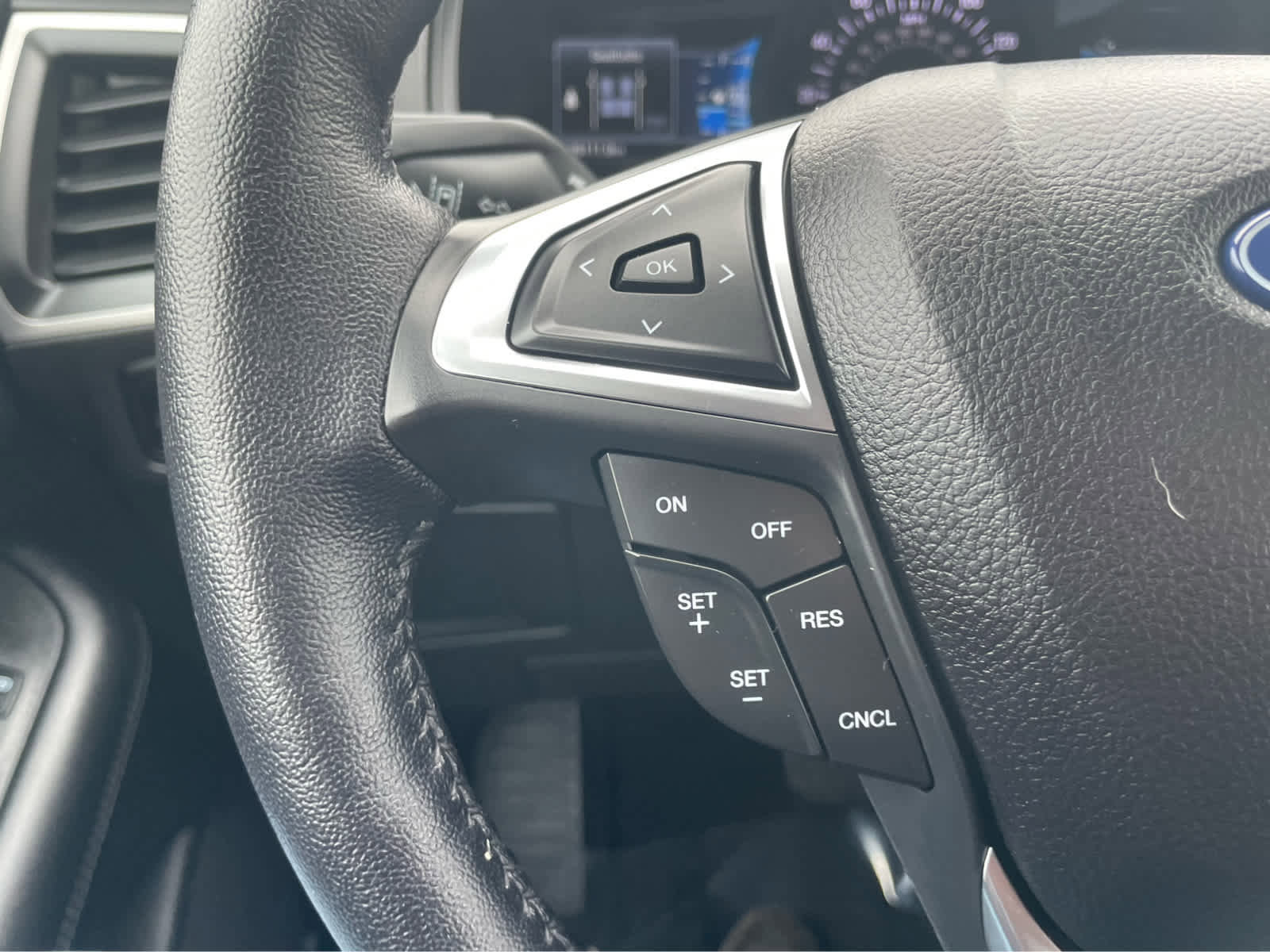 Used 2023 Ford Edge SEL image 16