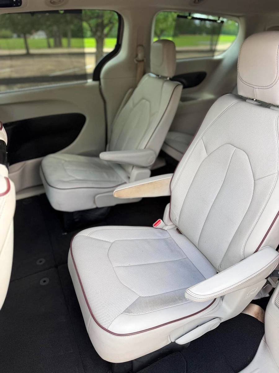 Used 2017 Chrysler Pacifica Limited FWD image 14