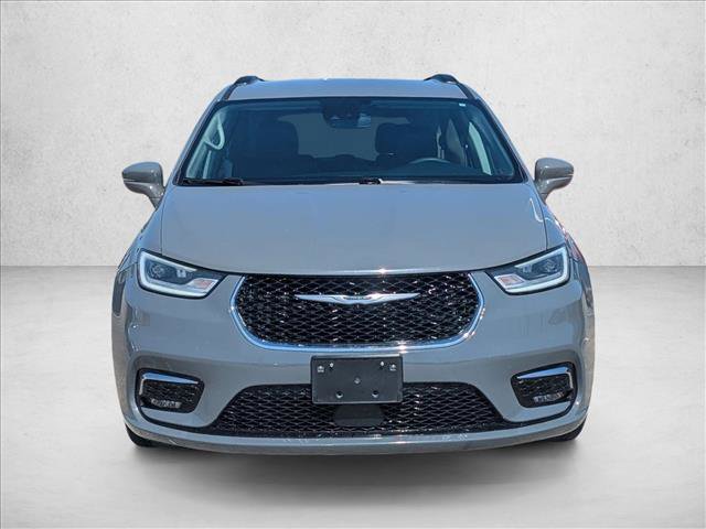 Used 2022 Chrysler Pacifica Touring-L FWD image 2