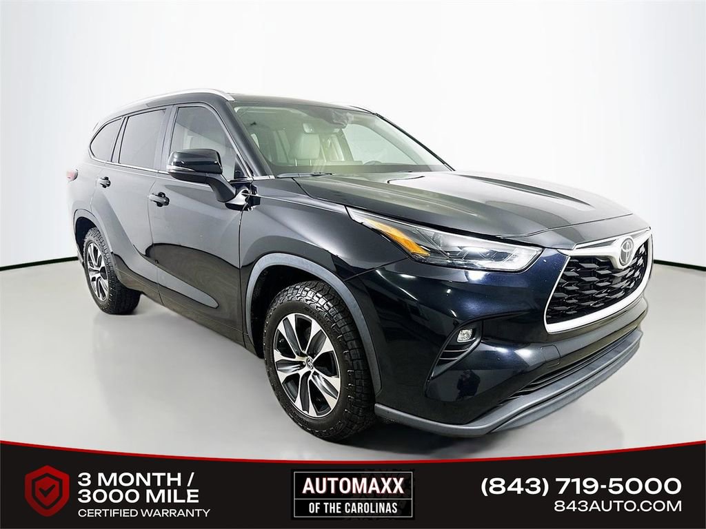 Used 2023 Toyota Highlander XLE FWD image 1