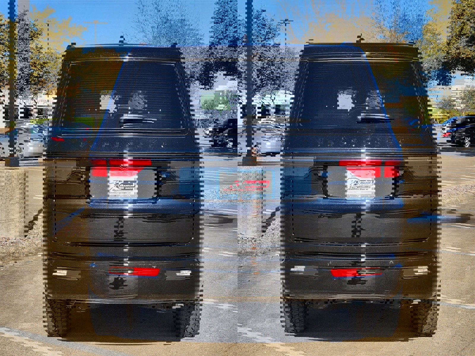 Used 2025 Jeep Wagoneer Series II image 5