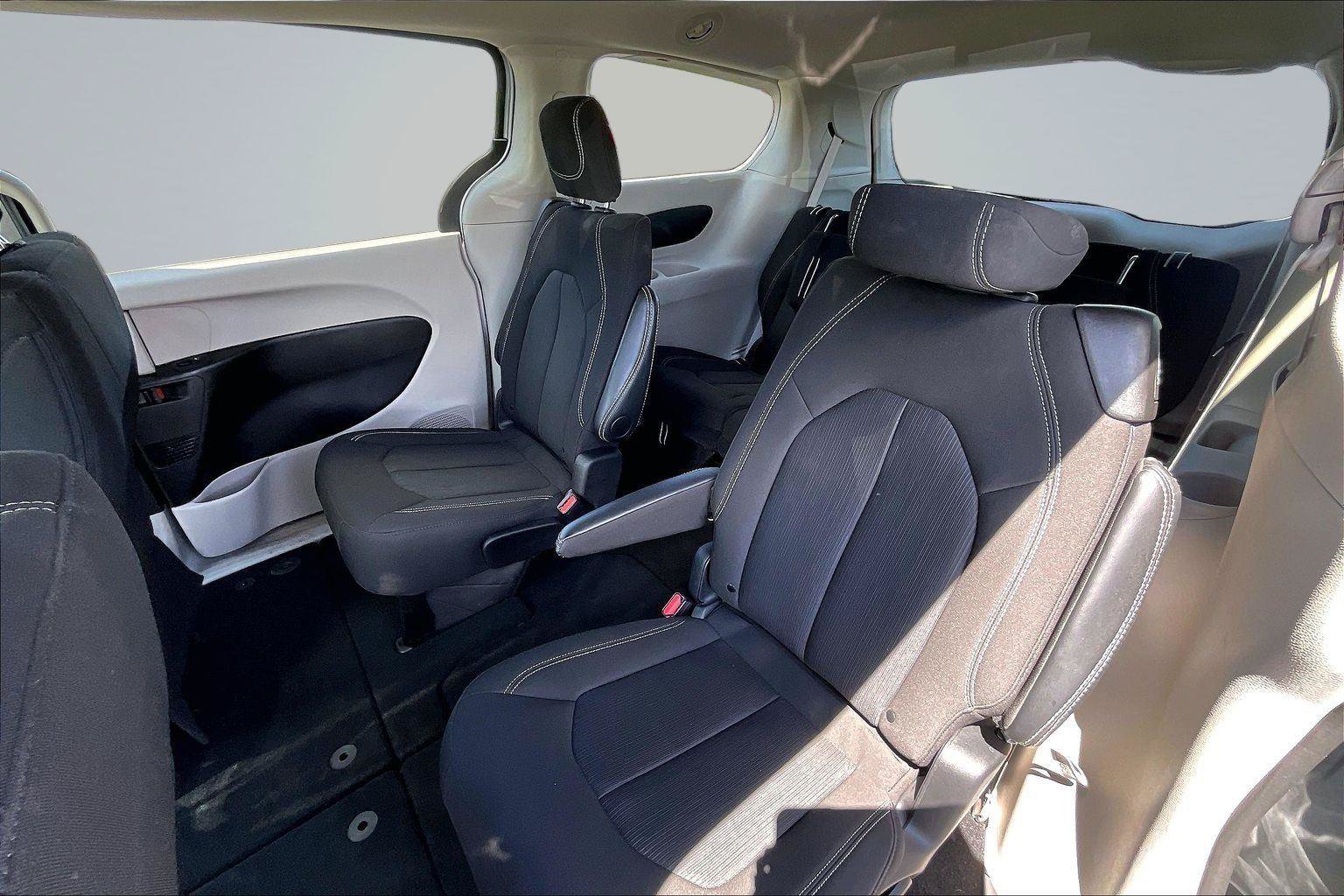 Used 2024 Chrysler Voyager LX FWD image 25