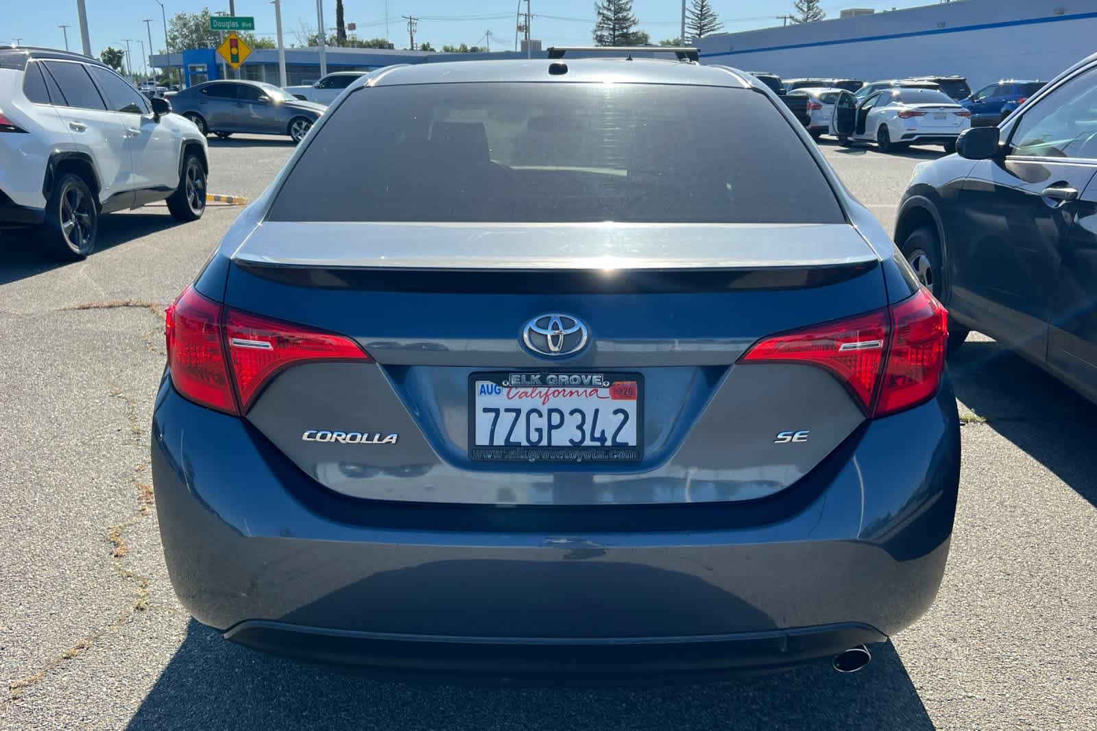 Used 2017 Toyota Corolla SE w/ SE Premium Package FWD image 5