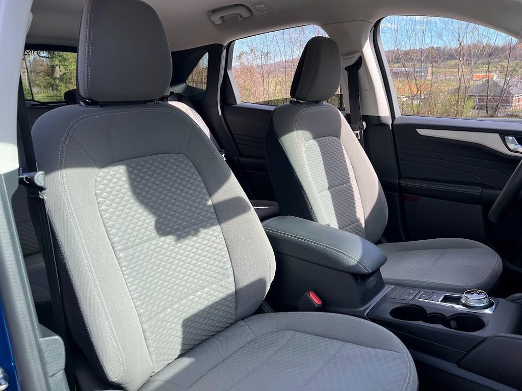 Used 2021 Ford Escape SE w/ SE Sport Appearance Package image 39