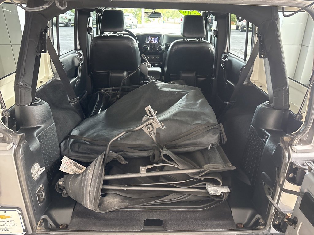 Used 2018 Jeep Wrangler Unlimited Sahara image 21