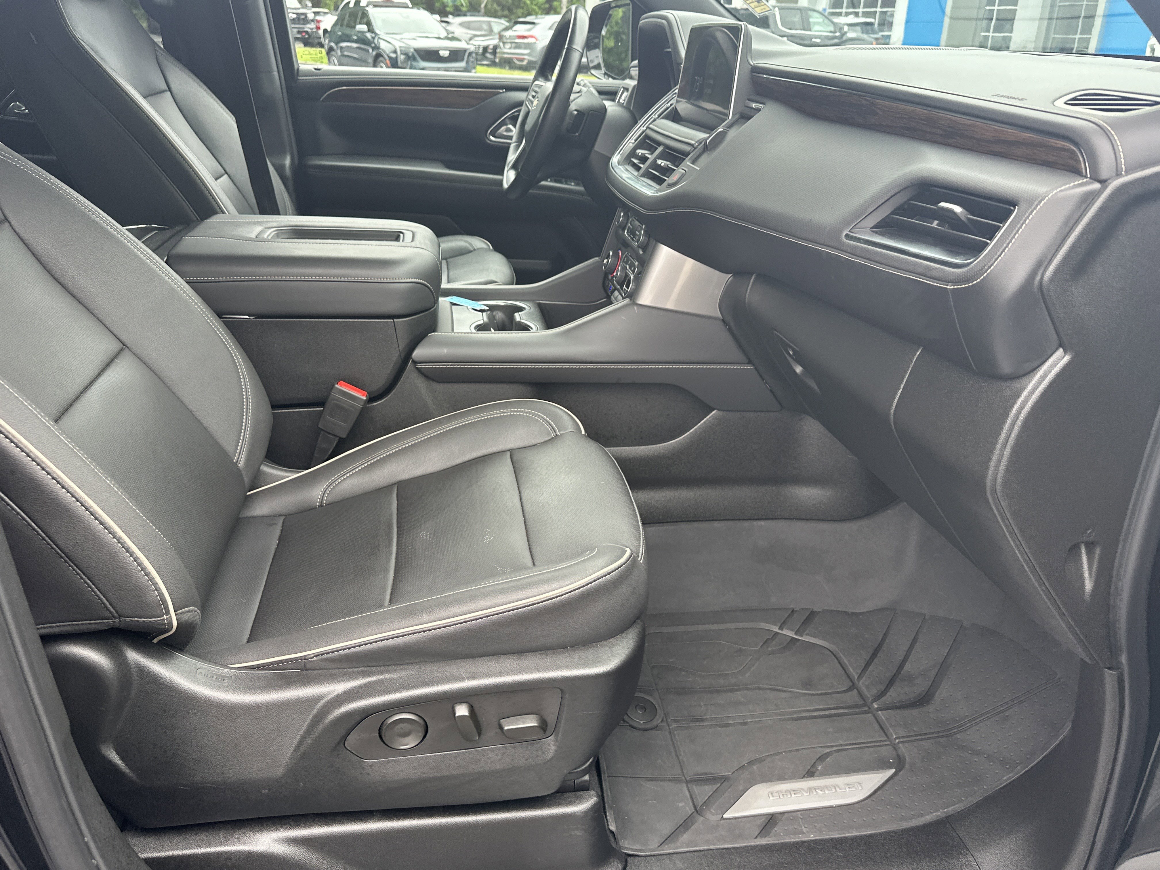 Used 2023 Chevrolet Tahoe Premier AWD/4WD image 15