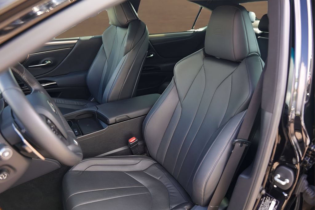Used 2023 Lexus ES 350 F Sport w/ Accessory Package (Z2) FWD image 7