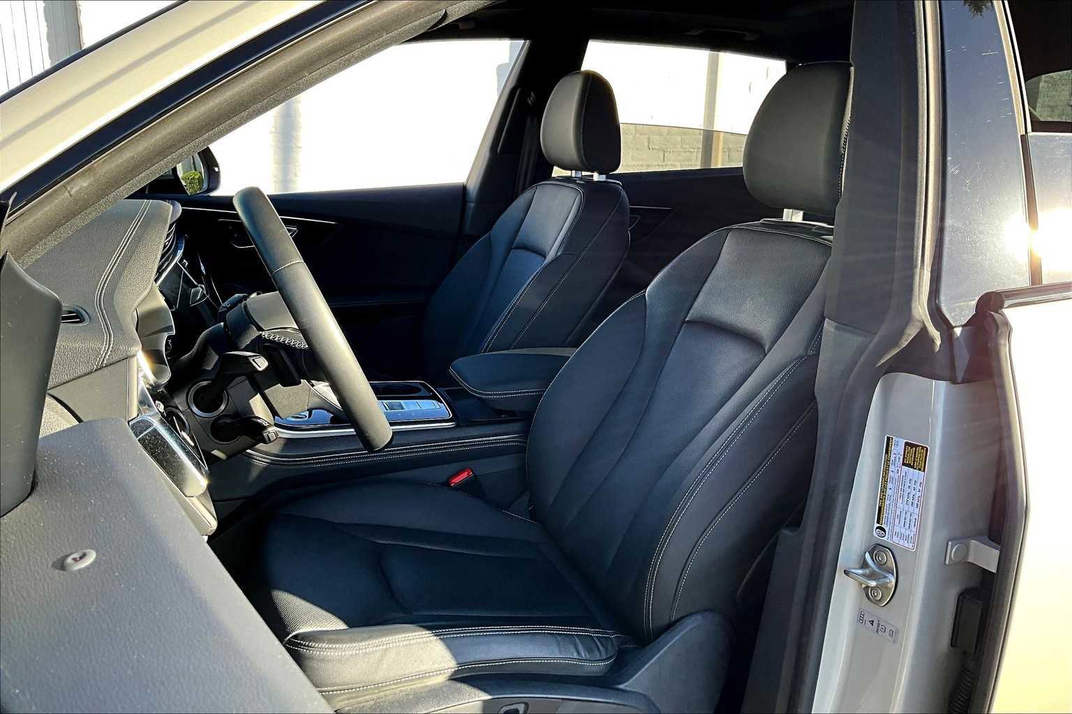 Used 2023 Audi Q8 Prestige w/ Prestige Package image 7