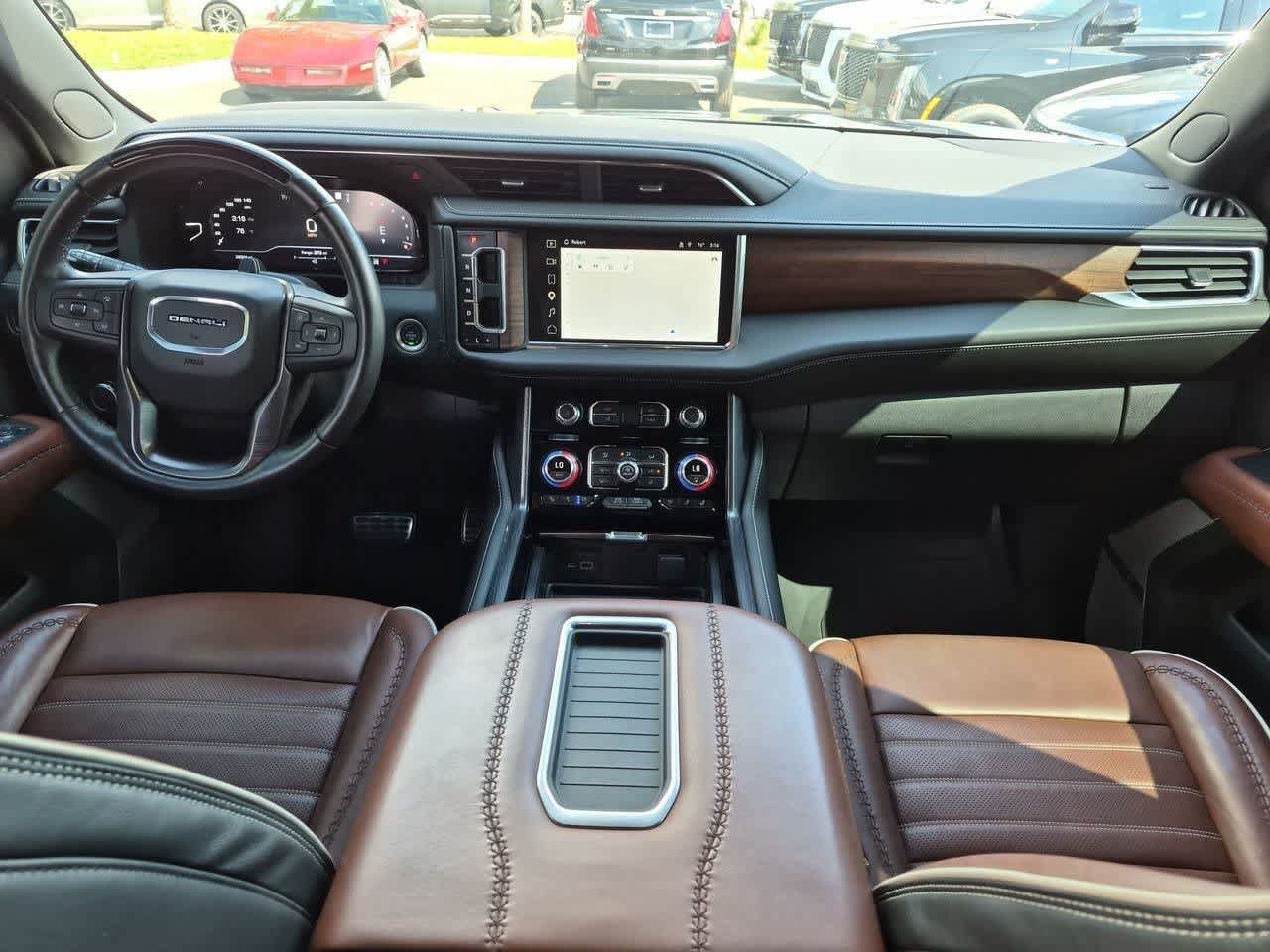 Used 2023 GMC Yukon XL Denali Ultimate AWD/4WD image 15