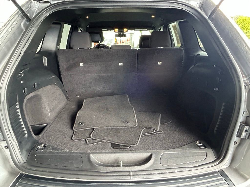 Used 2019 Jeep Grand Cherokee Laredo image 33