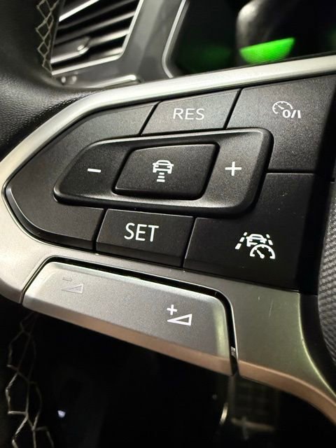 Used 2023 Volkswagen Tiguan SE R-Line AWD/4WD image 31