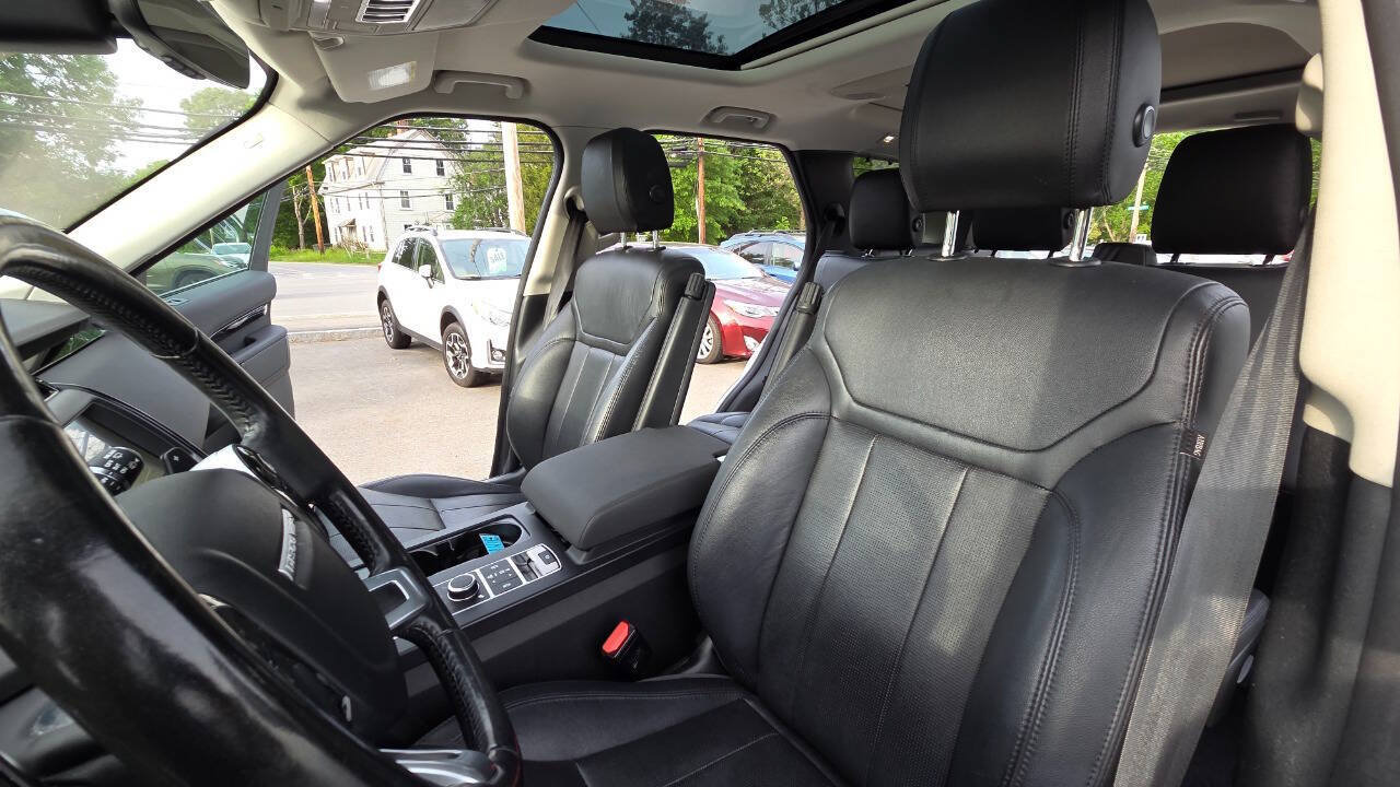 Used 2019 Land Rover Discovery SE AWD/4WD image 27