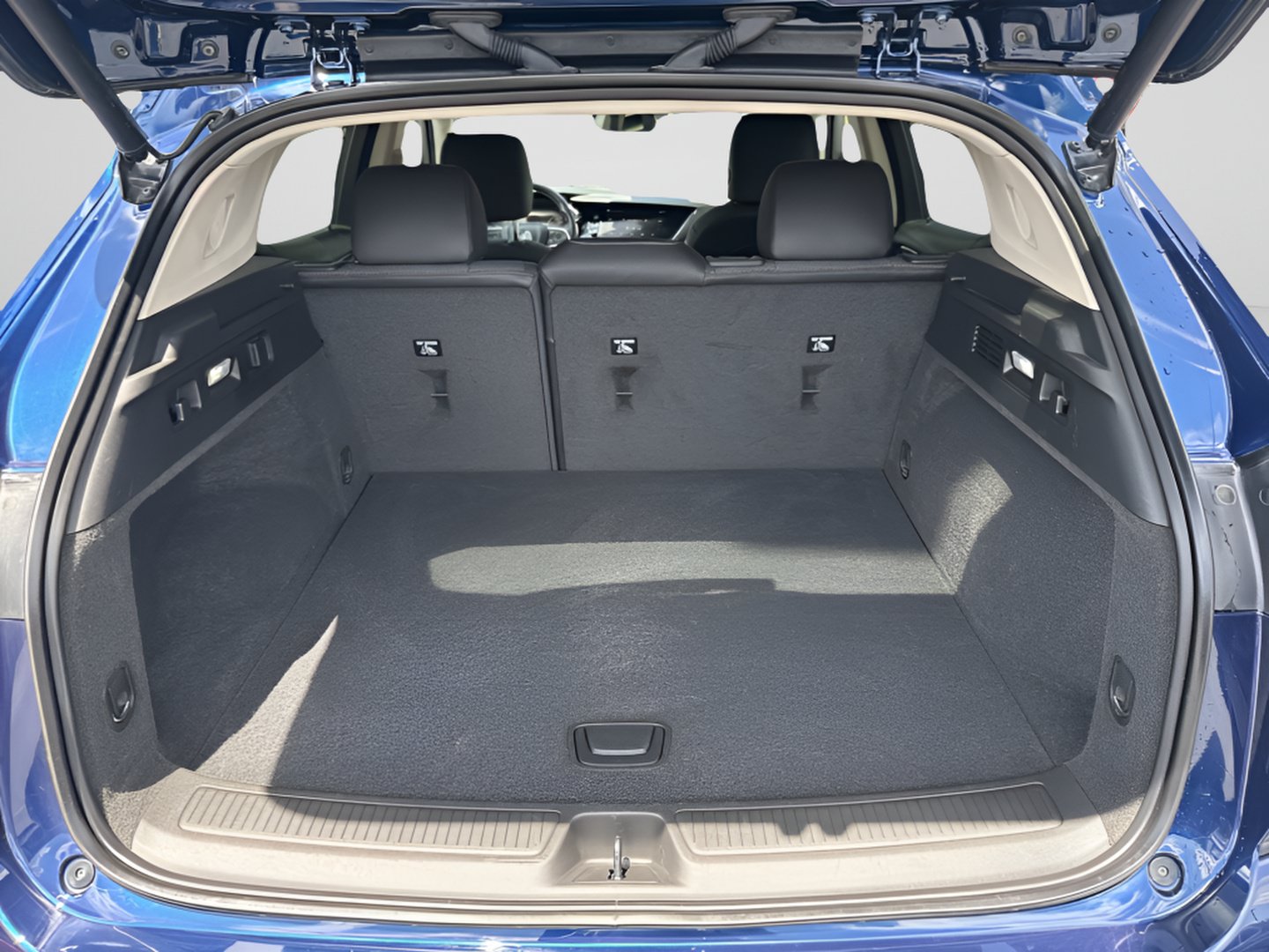 Used 2023 Buick Envision Preferred AWD/4WD image 9