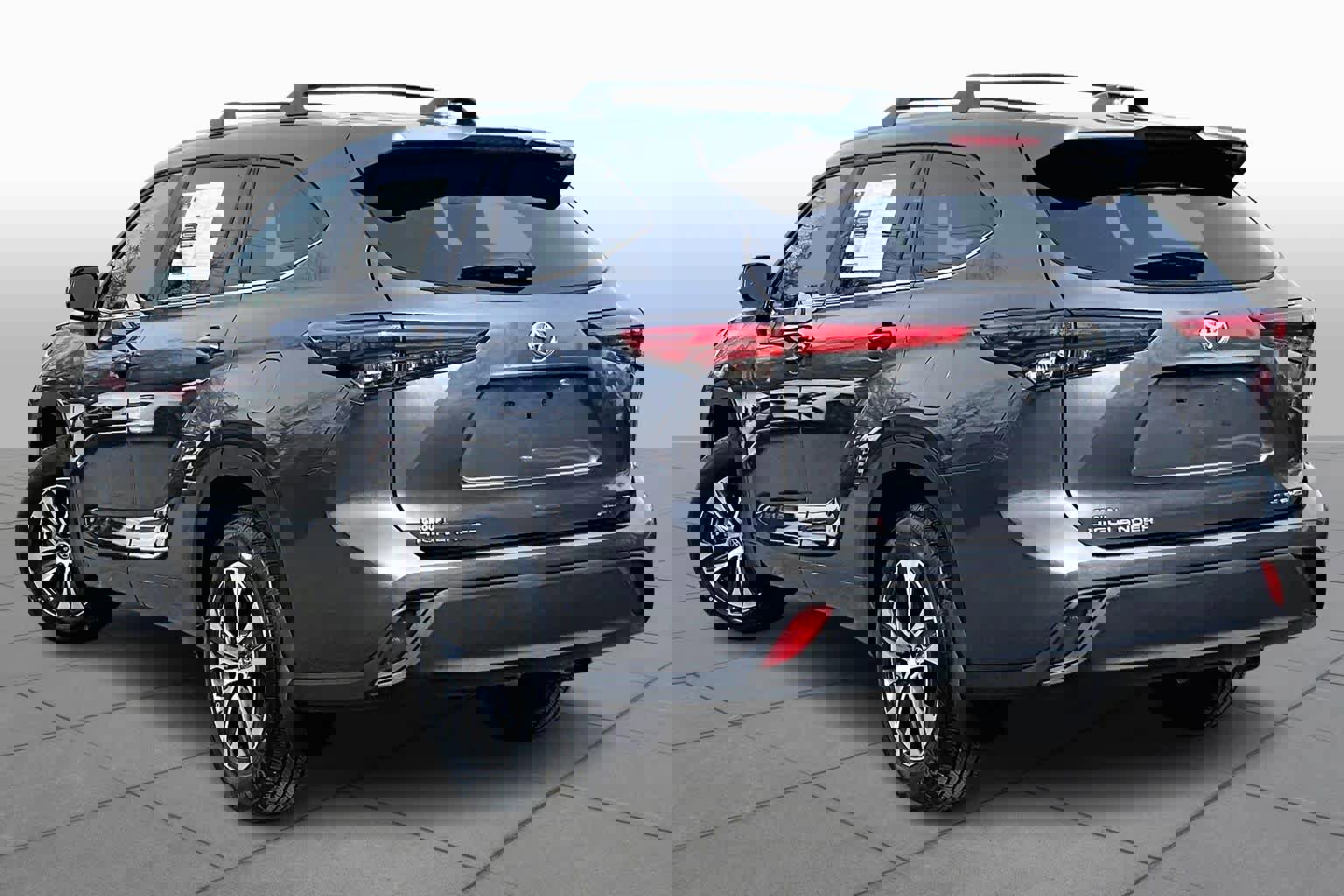 Used 2023 Toyota Highlander XLE image 12