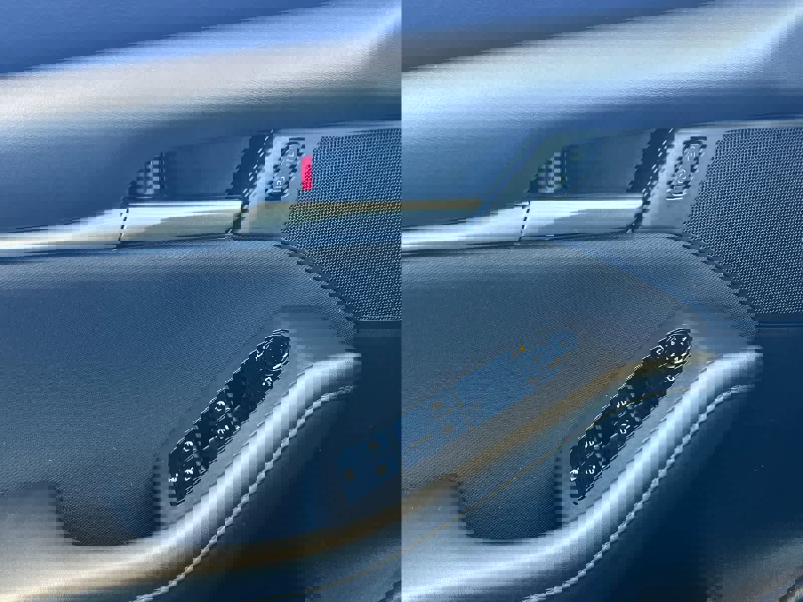 Used 2025 MAZDA MAZDA3 s image 13